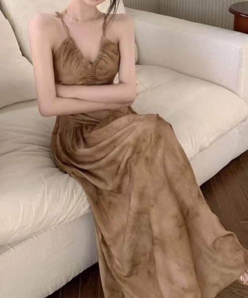 ENLIKE(エンリケ)の「Vネックフレアスカートロングワンピ(ワンピース・レディース・ブラウン/ベージュ・FREE)」の12枚目の写真