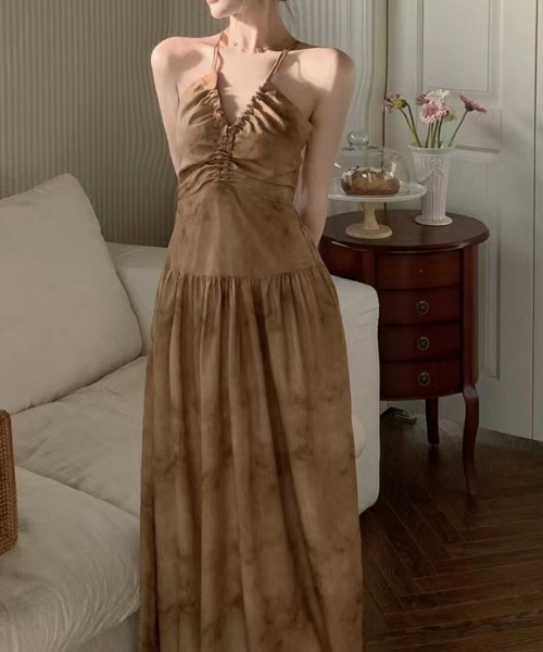 ENLIKE(エンリケ)の「Vネックフレアスカートロングワンピ(ワンピース・レディース・ブラウン/ベージュ・FREE)」の15枚目の写真