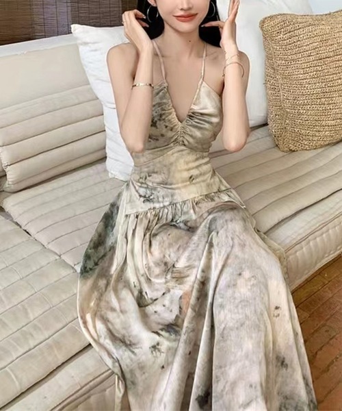 ENLIKE(エンリケ)の「Vネックフレアスカートロングワンピ(ワンピース・レディース・ブラウン/ベージュ・FREE)」の3枚目の写真