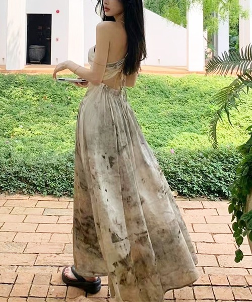 ENLIKE(エンリケ)の「Vネックフレアスカートロングワンピ(ワンピース・レディース・ブラウン/ベージュ・FREE)」の21枚目の写真