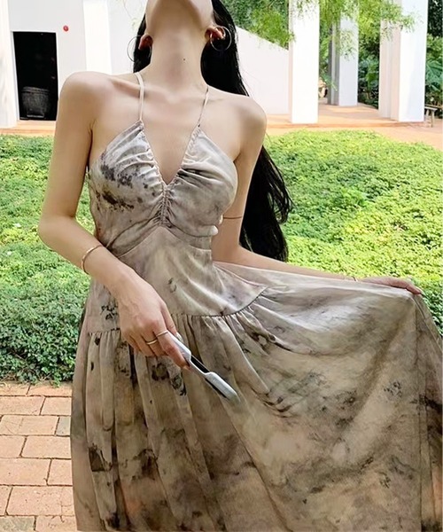 ENLIKE(エンリケ)の「Vネックフレアスカートロングワンピ(ワンピース・レディース・ブラウン/ベージュ・FREE)」の5枚目の写真