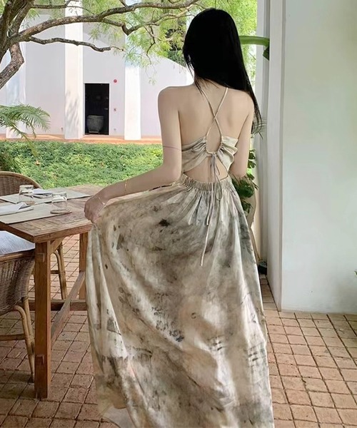 ENLIKE(エンリケ)の「Vネックフレアスカートロングワンピ(ワンピース・レディース・ブラウン/ベージュ・FREE)」の22枚目の写真