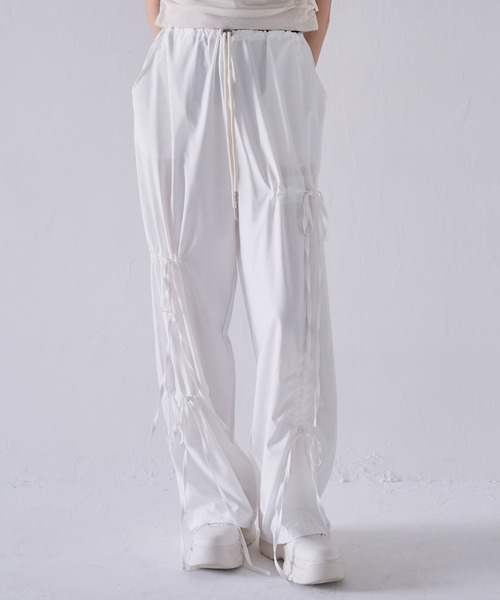 【ZOZO限定】ストリング ギャザー ナイロン イージーパンツ リボン ワイド ストレート（その他パンツ）｜Uenui（ウニュイ）
