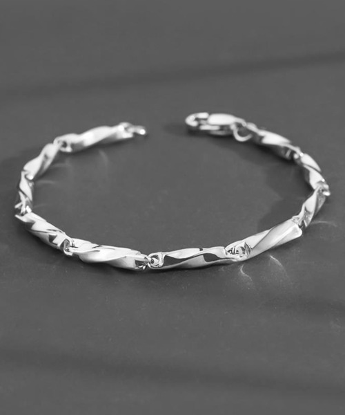 DiamondHearts(ダイヤモンドハーツ)の「ツイストチェーンブレスレット(ブレスレット・メンズ・シルバー・LARGE/MEDIUM/SMALL)」の4枚目の写真