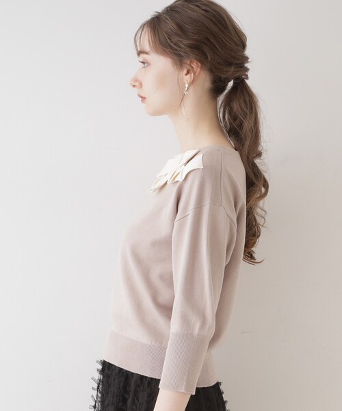 couture brooch（クチュールブローチ）の「◆【ほろ甘フェミニンニット】リボンネックニット（ニット/セーター・レディース・ブラック系3/アイボリー系3/ブラウン系その他5・38/42）」の7枚目の写真