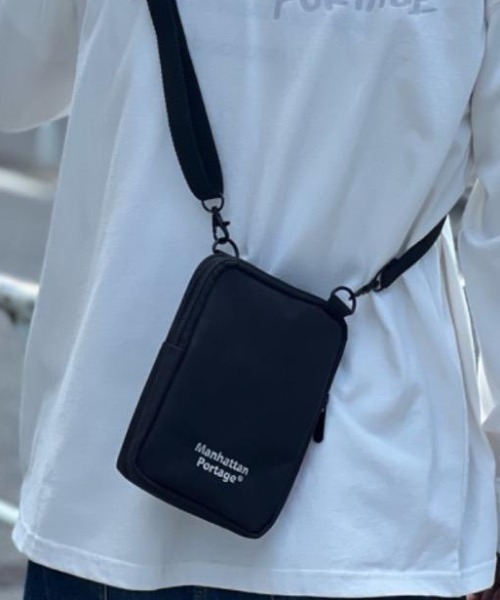 Manhattan Portage(マンハッタンポーテージ)の「Twin Cities Bag -ツインシティーズバッグ-(ショルダーバッグ・メンズ・ブラック・X-SMALL)」の20枚目の写真