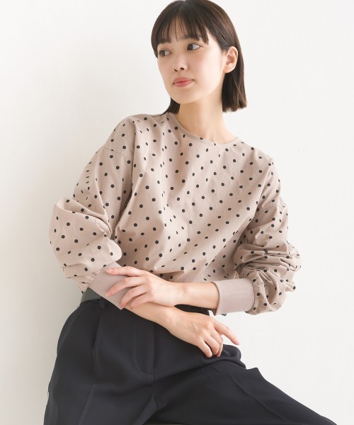 OMNES（オムネス）の「製品洗いコットンブロード裾ラウンドレイヤードブラウス（シャツ/ブラウス・レディース・ホワイト/ブラック系その他/ブラック系その他2/ライトグレー/グレー系その他/ベージュ系その他/ベージュ系その他2/ブルー系その他/ベージュ系その他3/ライトブルー・FREE）」の8枚目の写真