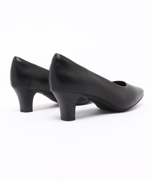 NUOVO(ヌオーヴォ)の「NUOVO ヌオーヴォ プレーントゥパンプス PLAIN PPS 5.5 NE40043 ヒール5.5cm F13 BLACK(パンプス・レディース・ブラック・24.0cm/22.5cm/24.5cm/25.5cm/23.5cm/23.0cm/22.0cm/25.0cm/21.5cm)」の3枚目の写真