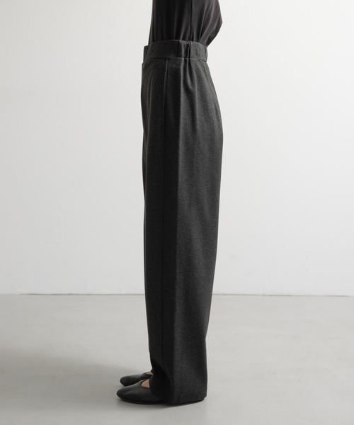 URBAN RESEARCH DOORS（アーバンリサーチドアーズ）の「ポンチカーブパンツ（その他パンツ・レディース・ブラック/グレー系その他・MEDIUM）」の18枚目の写真