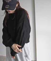 袖ケーブル編みショート丈バルキーニット