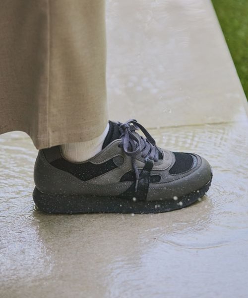 studio CLIP（スタディオクリップ）の「【みんなのリクエストシューズ/撥水】軽らくハレ雨スニーカー（スニーカー・レディース・オフホワイト/グレー/ブラック・MEDIUM/LARGE）」の3枚目の写真