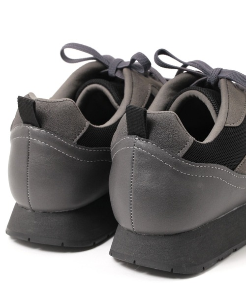 studio CLIP（スタディオクリップ）の「【みんなのリクエストシューズ/撥水】軽らくハレ雨スニーカー（スニーカー・レディース・オフホワイト/グレー/ブラック・MEDIUM/LARGE）」の6枚目の写真