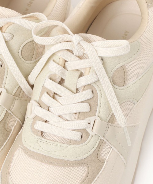studio CLIP（スタディオクリップ）の「【みんなのリクエストシューズ/撥水】軽らくハレ雨スニーカー（スニーカー・レディース・オフホワイト/グレー/ブラック・MEDIUM/LARGE）」の11枚目の写真