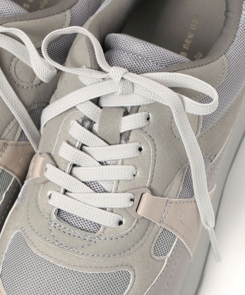 studio CLIP（スタディオクリップ）の「【みんなのリクエストシューズ/撥水】軽らくハレ雨スニーカー（スニーカー・レディース・オフホワイト/グレー/ブラック・MEDIUM/LARGE）」の14枚目の写真