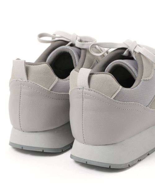 studio CLIP（スタディオクリップ）の「【みんなのリクエストシューズ/撥水】軽らくハレ雨スニーカー（スニーカー・レディース・オフホワイト/グレー/ブラック・MEDIUM/LARGE）」の15枚目の写真