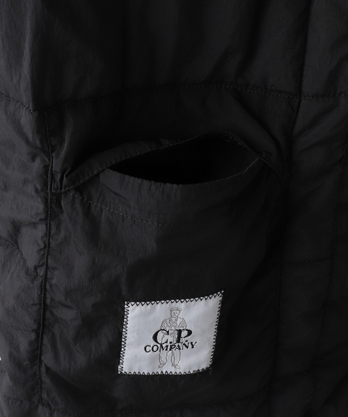 C.P. COMPANY（シーピーカンパニー）の「【C.P. Company / シーピーカンパニー】MEDIUM JACKET IN CHROME - R（その他アウター・メンズ・ブラック・SMALL）」の14枚目の写真