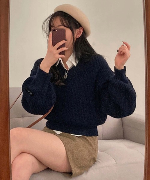 Girly Doll(ガーリードール)の「ボリュームスリーブVネックニット(ニット/セーター・レディース・ピンク/レッド/ベージュ/ネイビー/グレー/ブルー・FREE)」の14枚目の写真