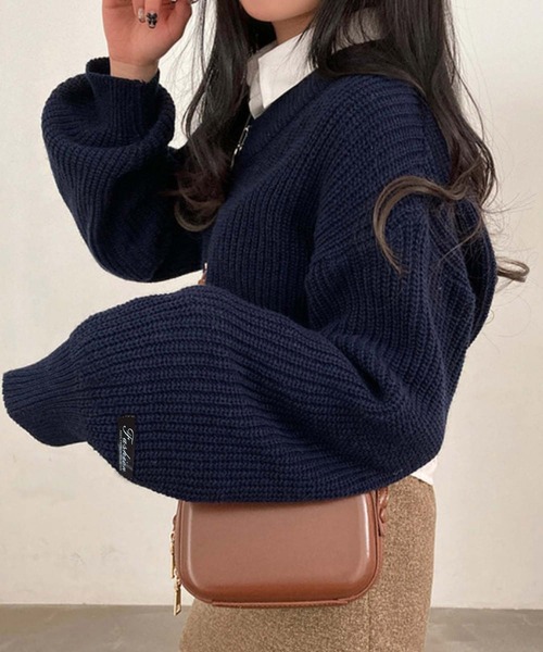 Girly Doll(ガーリードール)の「ボリュームスリーブVネックニット(ニット/セーター・レディース・ピンク/レッド/ベージュ/ネイビー/グレー/ブルー・FREE)」の15枚目の写真