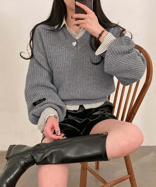 Girly Doll(ガーリードール)の「ボリュームスリーブVネックニット(ニット/セーター・レディース・ピンク/レッド/ベージュ/ネイビー/グレー/ブルー・FREE)」の11枚目の写真
