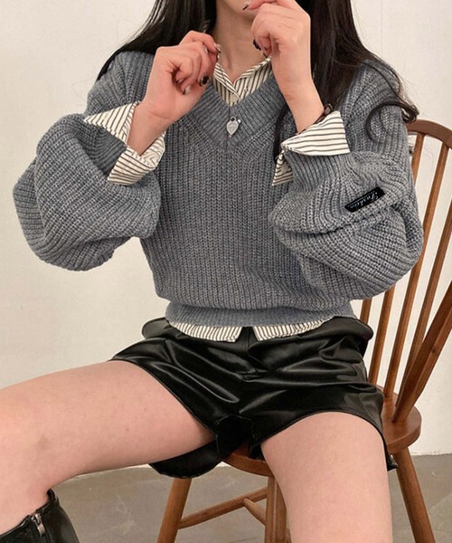 Girly Doll(ガーリードール)の「ボリュームスリーブVネックニット(ニット/セーター・レディース・ピンク/レッド/ベージュ/ネイビー/グレー/ブルー・FREE)」の7枚目の写真