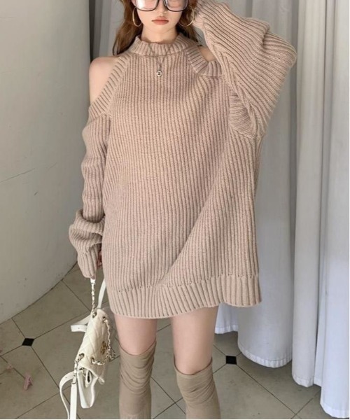 gossip!ロサンゼルス(ゴシップロサンゼルス)の「オフショルダーレース編み セーター(ニット/セーター・レディース・ブラック/ライトグリーン/ベージュ・FREE)」の1枚目の写真