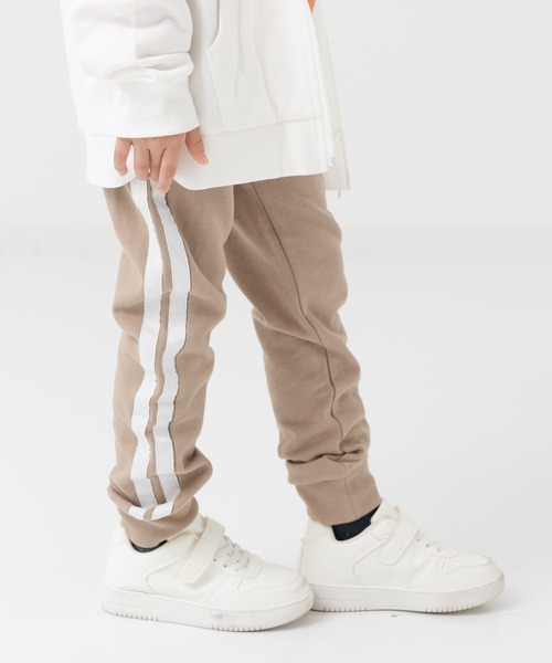 chil2(チルツー)の「裏起毛 脇ラインジョガーパンツ(スウェットパンツ・キッズ・杢グレー/ブラック/カーキ/ベージュ/ネイビー・90cm/100cm/110cm/120cm/130cm/140cm/150cm)」の3枚目の写真