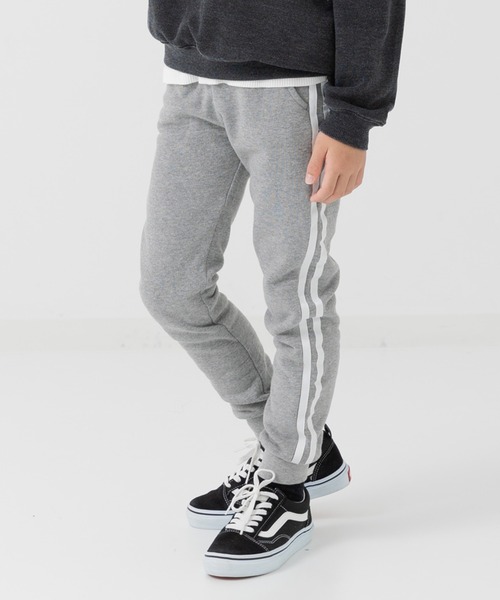chil2(チルツー)の「裏起毛 脇ラインジョガーパンツ(スウェットパンツ・キッズ・杢グレー/ブラック/カーキ/ベージュ/ネイビー・90cm/100cm/110cm/120cm/130cm/140cm/150cm)」の2枚目の写真
