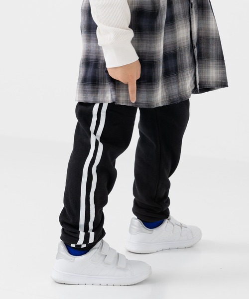 chil2(チルツー)の「裏起毛 脇ラインジョガーパンツ(スウェットパンツ・キッズ・杢グレー/ブラック/カーキ/ベージュ/ネイビー・90cm/100cm/110cm/120cm/130cm/140cm/150cm)」の1枚目の写真