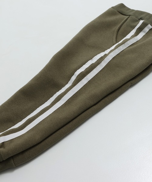 chil2(チルツー)の「裏起毛 脇ラインジョガーパンツ(スウェットパンツ・キッズ・杢グレー/ブラック/カーキ/ベージュ/ネイビー・90cm/100cm/110cm/120cm/130cm/140cm/150cm)」の20枚目の写真