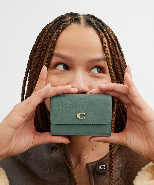 COACH（コーチ）の「ミニ トライフォールド ウォレット（財布・レディース・グリーン系その他・ONE）」の2枚目の写真