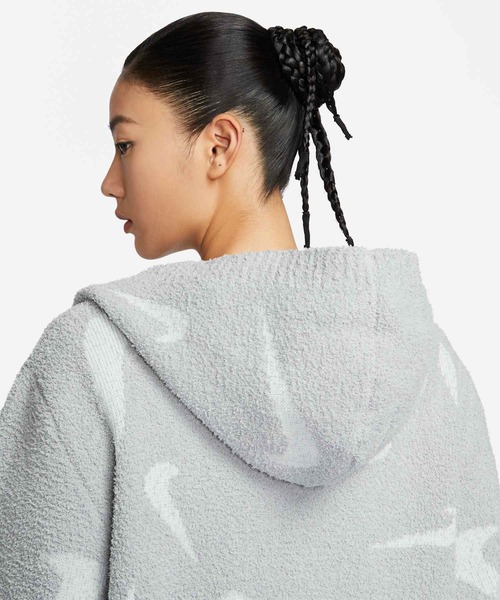 NIKE(ナイキ)の「ナイキ スポーツウェア フェニックス コージー ブークレ ウィメンズ ルーズ ロング ニット カーディガン / Nike Sportswear Phoenix Cozy Boucle Women's Loose Long Knit Cardigan FD4283-077 Light Smoke Grey(カーディガン/ボレロ・レディース・スモークグレー・2XL/L/M/S/XL/XS)」の5枚目の写真
