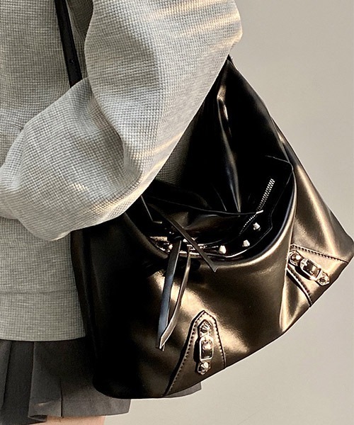 SVEC（シュベック）の「バックル ファスナー ショルダーバッグ（ショルダーバッグ・レディース・ブラック・FREE）」の3枚目の写真