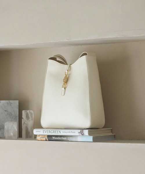 VIS（ビス）の「【A4収納】ホーボーバッグ（トートバッグ・レディース・キナリ/キャメル/ブラック・FREE）」の21枚目の写真