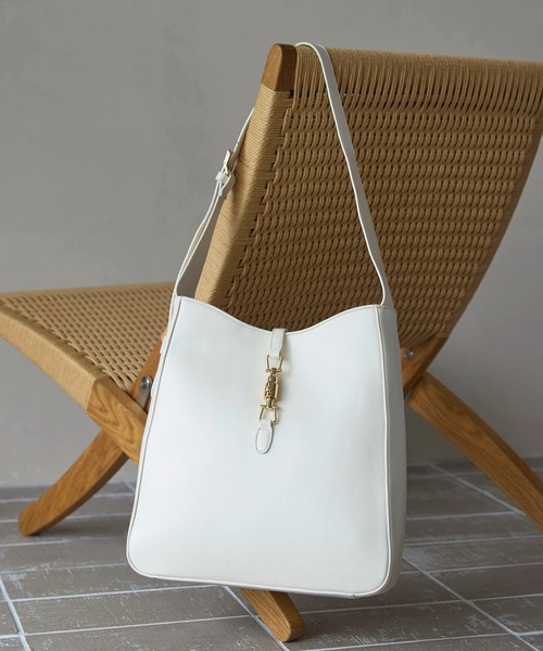 VIS（ビス）の「【A4収納】ホーボーバッグ（トートバッグ・レディース・キナリ/キャメル/ブラック・FREE）」の22枚目の写真