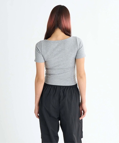 ROXY(ロキシー)の「CHEEKIE PEEKIE /ロキシーロゴショート丈カッティングデザイン半袖Tシャツ(Tシャツ/カットソー・レディース・グレー/ホワイト/ブラック・MEDIUM/LARGE/SMALL)」の16枚目の写真