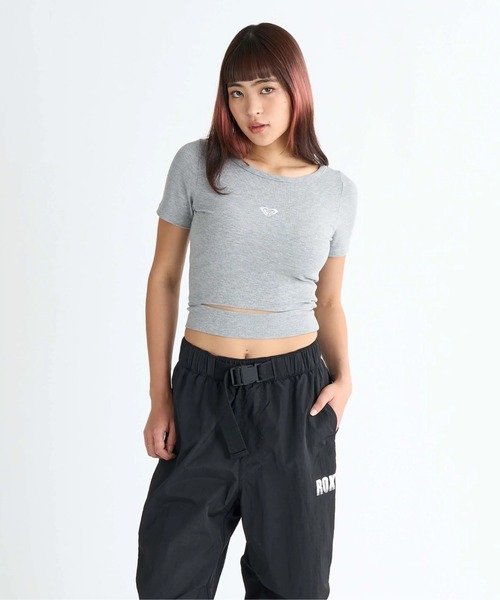 ROXY(ロキシー)の「CHEEKIE PEEKIE /ロキシーロゴショート丈カッティングデザイン半袖Tシャツ(Tシャツ/カットソー・レディース・グレー/ホワイト/ブラック・MEDIUM/LARGE/SMALL)」の15枚目の写真