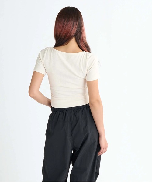 ROXY(ロキシー)の「CHEEKIE PEEKIE /ロキシーロゴショート丈カッティングデザイン半袖Tシャツ(Tシャツ/カットソー・レディース・グレー/ホワイト/ブラック・MEDIUM/LARGE/SMALL)」の7枚目の写真