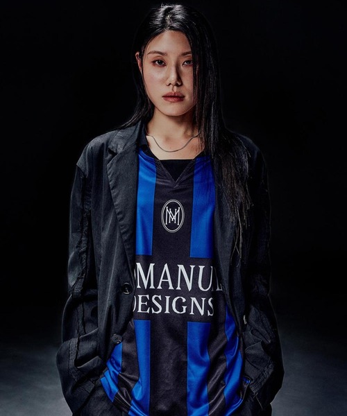 NOMANUAL(NOMANUAL)の「A'GEM/9 × .kom 『NOMANUAL/ノーマニュアル』 STRIPE FOOTBALL SHIRT/ストライプ フットボールシャツ(ポロシャツ・レディース・ホワイト/グレー/ブルー・M/L)」の1枚目の写真