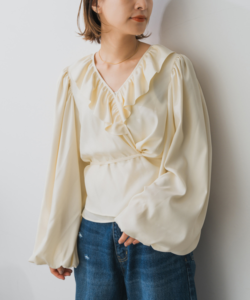 Spick & Span（スピックアンドスパン）の「Higuchi*Sカシュクールフリルブラウス（シャツ/ブラウス・レディース・アイボリー/ブラック・FREE）」の2枚目の写真
