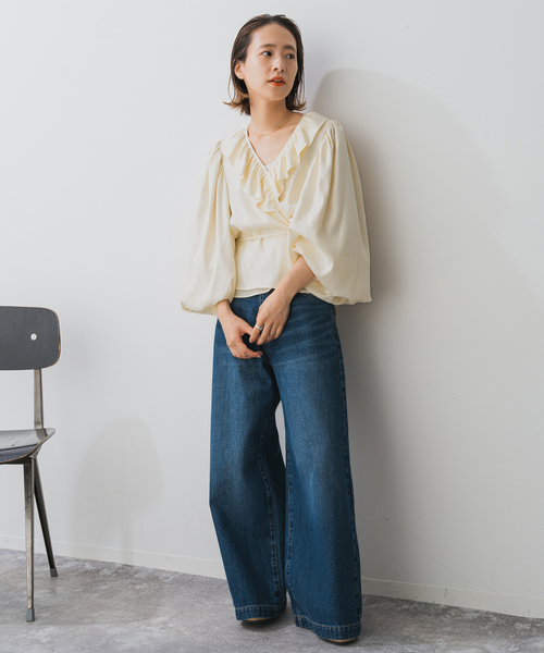 Spick & Span（スピックアンドスパン）の「Higuchi*Sカシュクールフリルブラウス（シャツ/ブラウス・レディース・アイボリー/ブラック・FREE）」の4枚目の写真