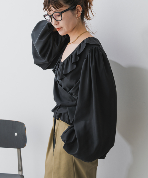 Spick & Span（スピックアンドスパン）の「Higuchi*Sカシュクールフリルブラウス（シャツ/ブラウス・レディース・アイボリー/ブラック・FREE）」の5枚目の写真