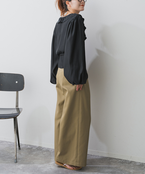 Spick & Span（スピックアンドスパン）の「Higuchi*Sカシュクールフリルブラウス（シャツ/ブラウス・レディース・アイボリー/ブラック・FREE）」の9枚目の写真