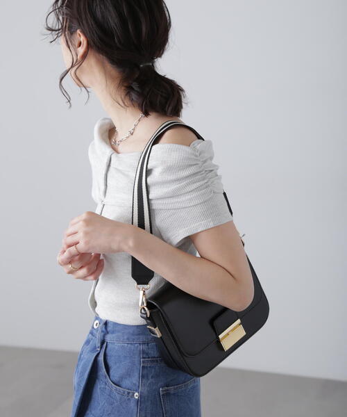 FREE'S MART（フリーズマート）の「◆メタルフラップバッグ（ショルダーバッグ・レディース・ベージュ/ブラック/ホワイト・ﾌﾘ-）」の7枚目の写真