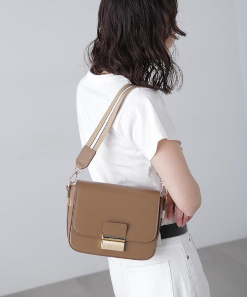 FREE'S MART（フリーズマート）の「◆メタルフラップバッグ（ショルダーバッグ・レディース・ベージュ/ブラック/ホワイト・ﾌﾘ-）」の11枚目の写真