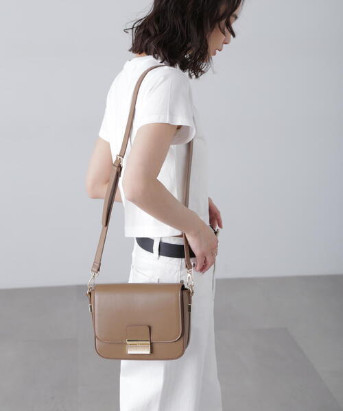 FREE'S MART（フリーズマート）の「◆メタルフラップバッグ（ショルダーバッグ・レディース・ベージュ/ブラック/ホワイト・ﾌﾘ-）」の12枚目の写真