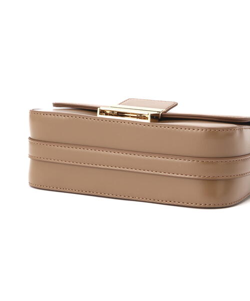 FREE'S MART（フリーズマート）の「◆メタルフラップバッグ（ショルダーバッグ・レディース・ベージュ/ブラック/ホワイト・ﾌﾘ-）」の19枚目の写真