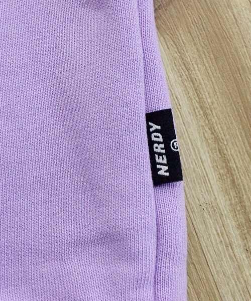 NERDY(ノルディ)の「NERDY ビッグロゴスウェットシャツ BIG LOGO SWEATSHIRT(スウェット・メンズ・ライトパープル・M)」の7枚目の写真