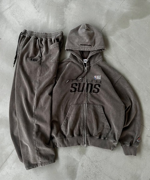 Perushu(ペルーシュ)の「Perushu / NBA ヘビーウェイトヴィンテージ加工ロゴ刺繍スウェットパンツ(スウェットパンツ・メンズ・ネイビー/ベージュ/ライトイエロー/チャコールグレー/ブラック/アイボリー・MEDIUM/LARGE)」の4枚目の写真
