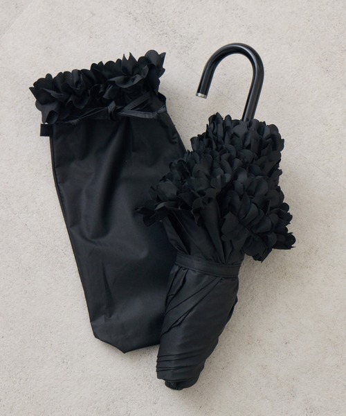 because（ビコーズ）の「because　【遮光率100％】PUヒートカット晴雨兼用折りたたみフリル日傘（折りたたみ傘・レディース・パープル/ブラック/ライトブルー/ホワイト・FREE）」の2枚目の写真