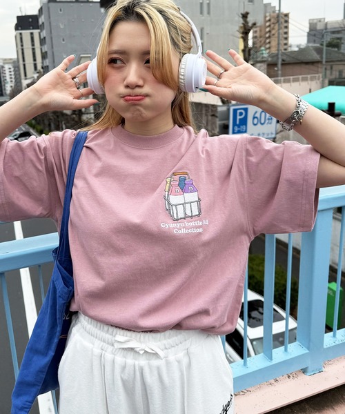 DOUBLE NAME(ダブルネーム)の「Gyunyu bottle lid BACKモチーフTEE(Tシャツ/カットソー・レディース・ピンク/ブラック/オフホワイト・FREE)」の6枚目の写真